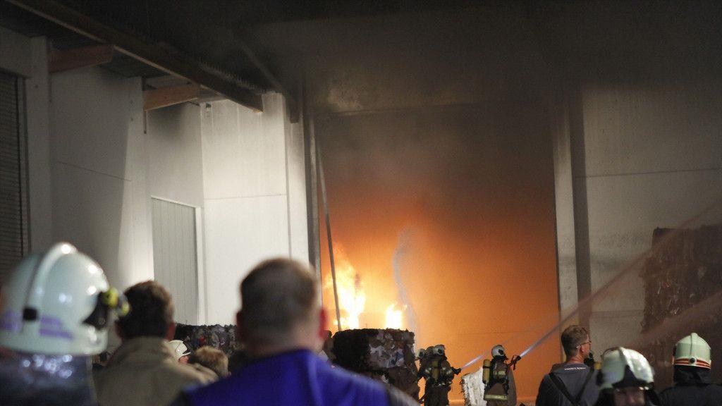 Brand in Müllentsorgungsfirma in St. Pantaleon II