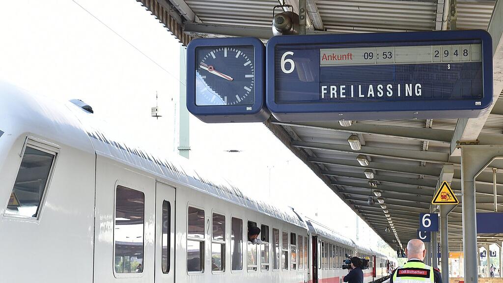 Der Zugverkehr läuft nach rund drei Wochen wieder an.
