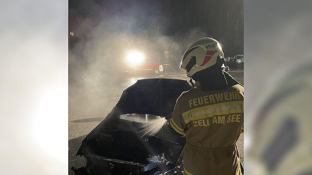Auto brennt in Zell am See aus
