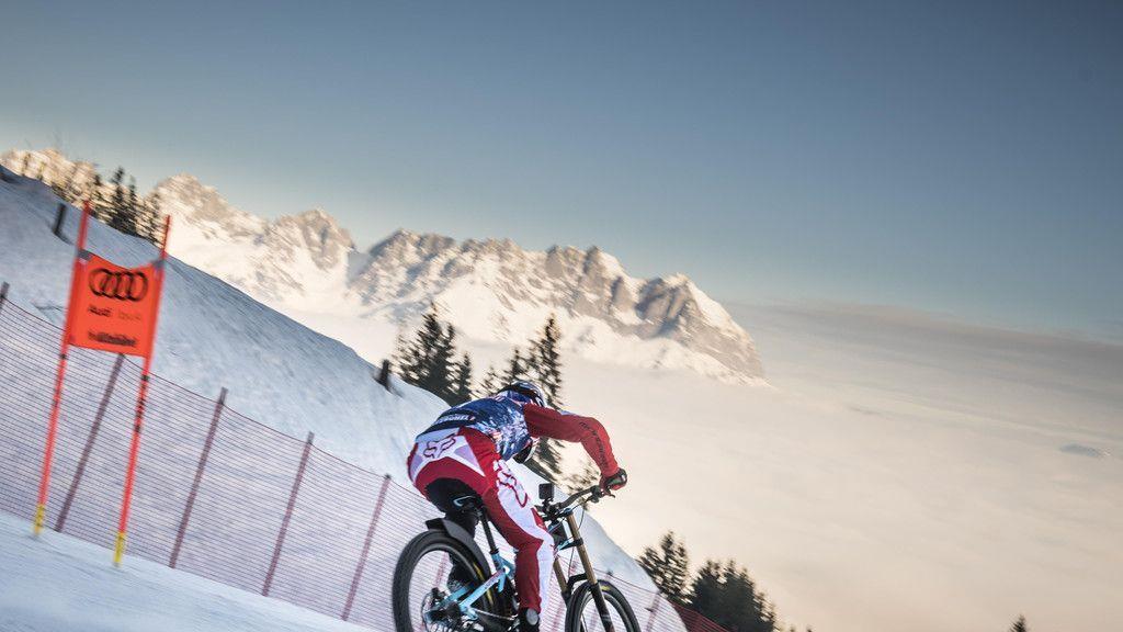 Mountainbiker Max Stöckl bezwingt die Streif