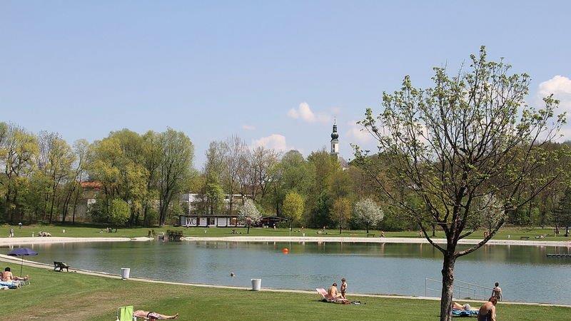 Erste Badegäste am Salzachsee