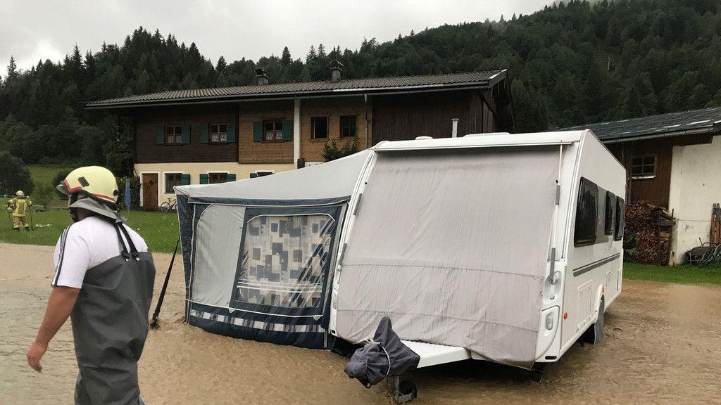 Tirol: Campingplatz in Hochfilzen unter Wasser