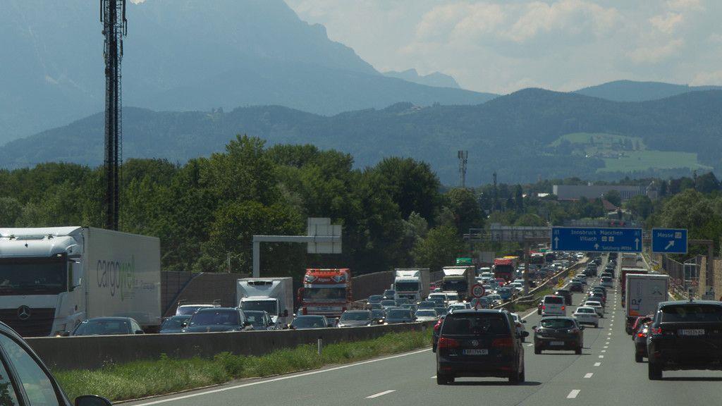 Unfall mit Klein-Lkw auf A1