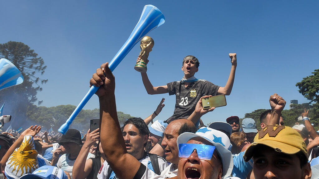 Argentinien ist Fu\u00dfball-Weltmeister: Party in Buenos Aires