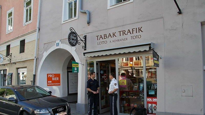 Großfahndung nach Überfall in Hallein I