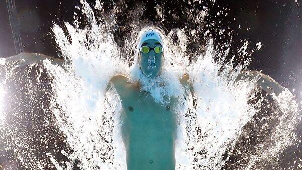 Michael Phelps in Aktion aus der Fischperspektive
