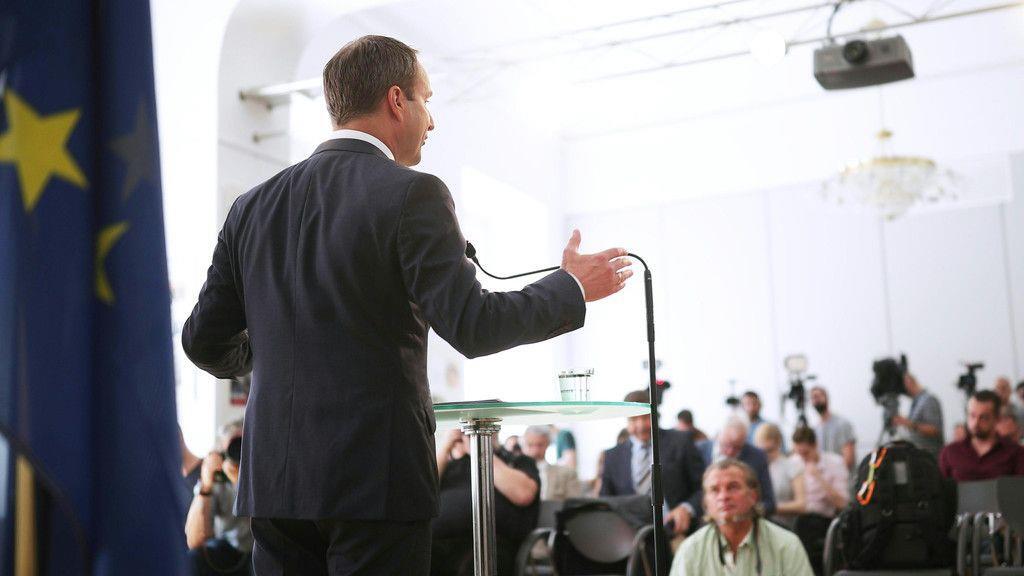 NEOS-Chef Strolz tritt ab