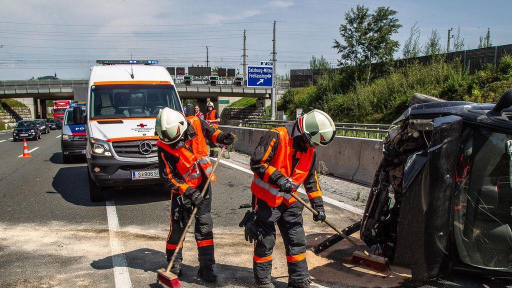 Pkw-Überschlag auf der A1 bei Kleßheim