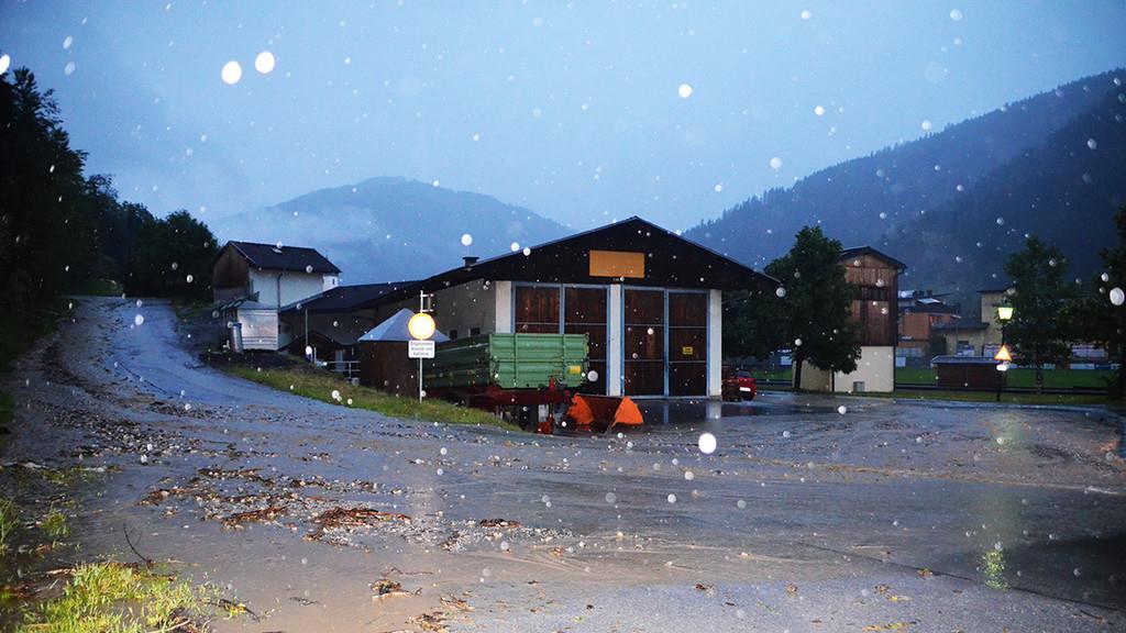 Feuerwehren nach Starkregen im Pongau im Einsatz