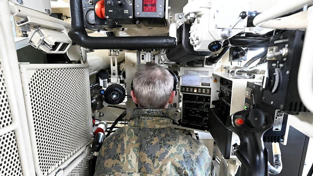 Vorf\u00fchrung mit Leopard-Kampfpanzer in Wels