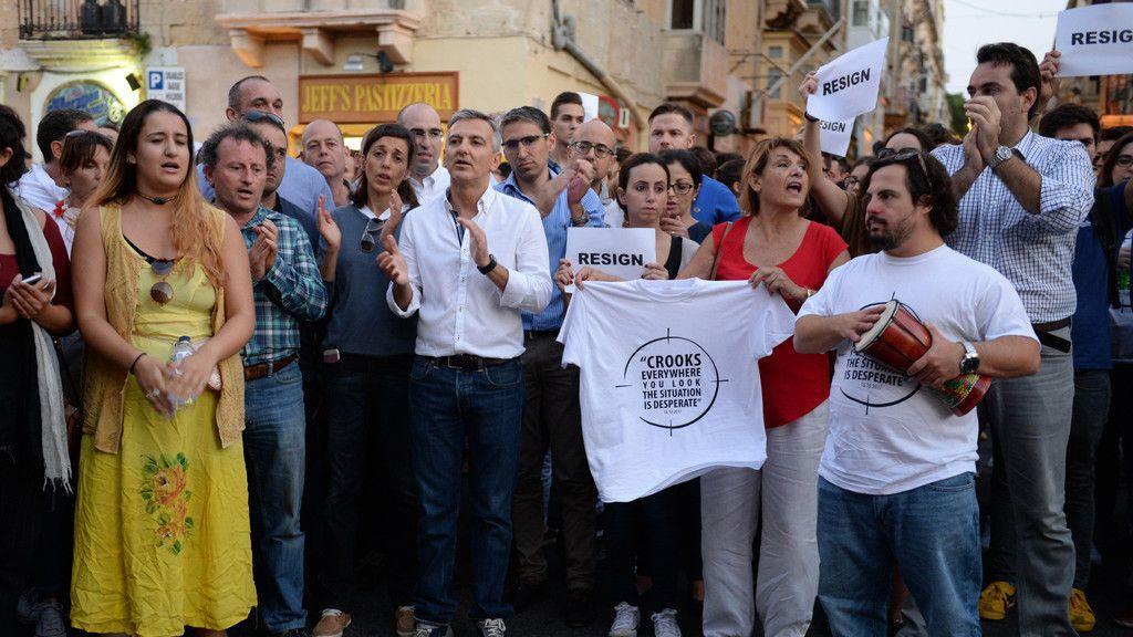 Mega-Demo nach Mord an Journalistin auf Malta