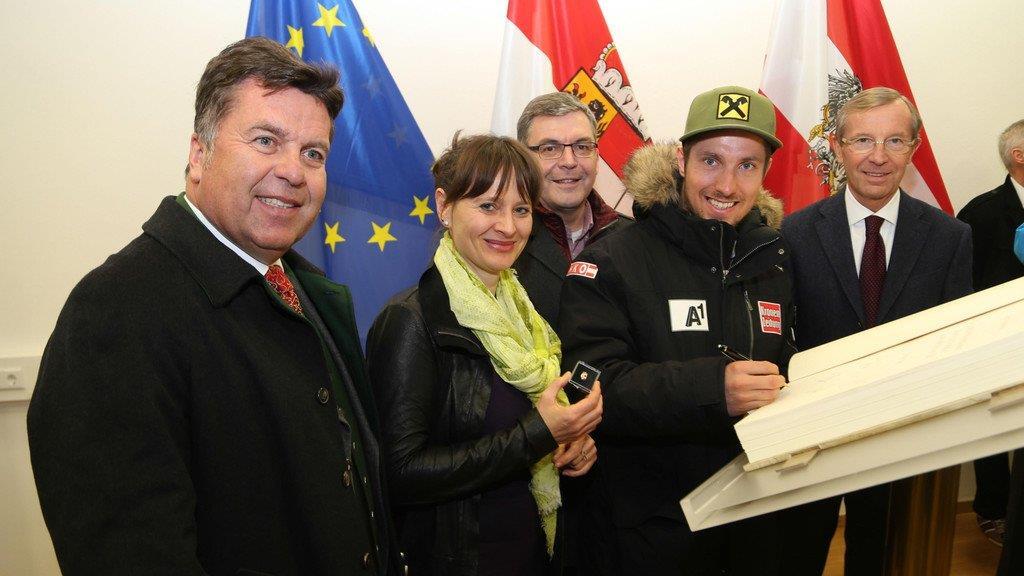 Salzburg begrüßt Ski-Helden am Mozartplatz