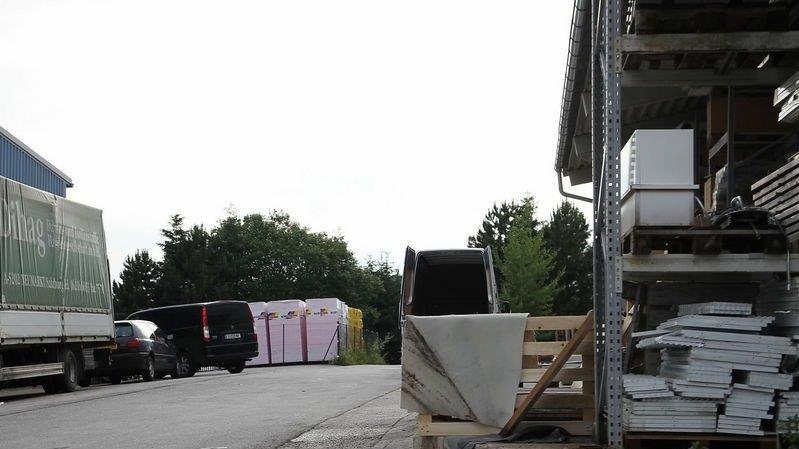 Spannplatte verletzt Arbeiter