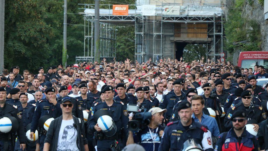 Red Bull Salzburg - Roter Stern Belgrad: Fanmarsch