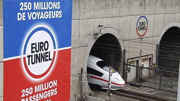 Viele Flüchtlinge wagen die gefährliche Reise durch den Tunnel