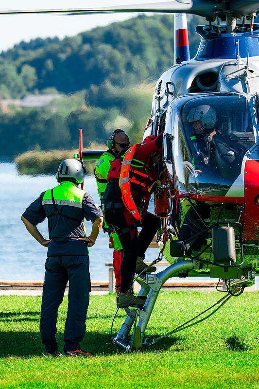 Übungstag der Wasserrettung und Flugpolizei am Obertrumer See