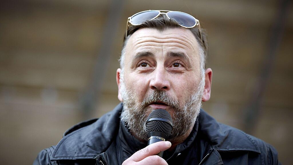 Montagnacht postete Pegida-Gründer Lutz Bachmann auf Twitter.