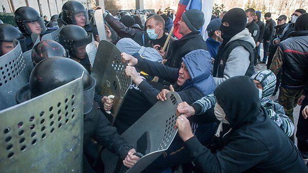 Demonstranten durchbrachen Polizeiabsperrung