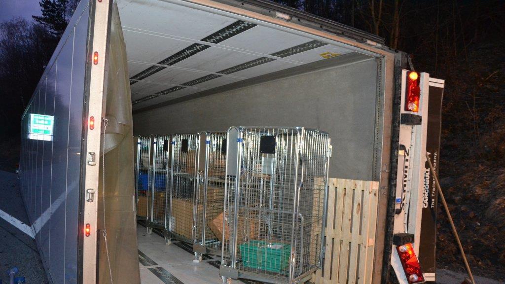 Lkw auf der A1 bei Pressbaum umgestürzt