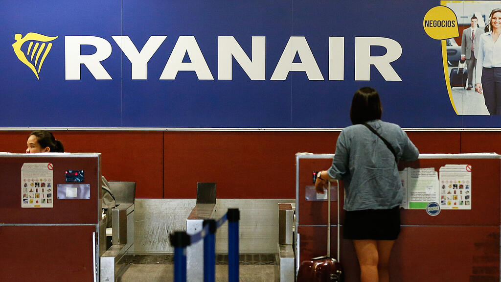 Bei Ryanair muss für Handgepäck künftig bezahlt werden (Archivbild)