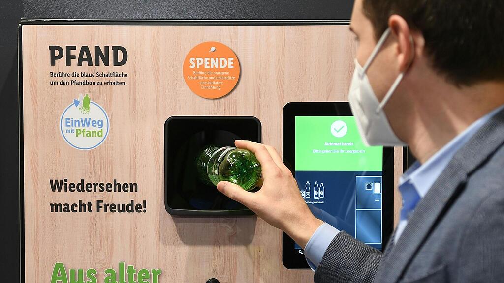 PK BUNDESMINISTERIUM BMK UND LIDL ÖSTERREICH ZUM THEMA "PLASTIKPFAND" MIT PRÄSENTATION EINES PFANDAUTOMATEN: GEWESSLER
