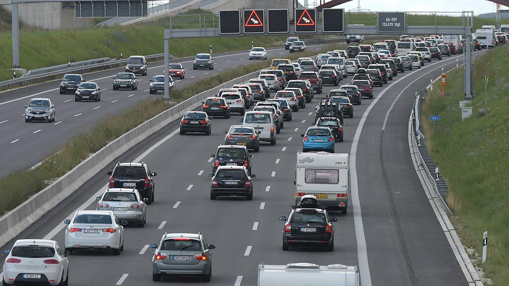 Am langen Wochenende kann es auf Österreichs Straßen zu Staus kommen (Symbolbild).
