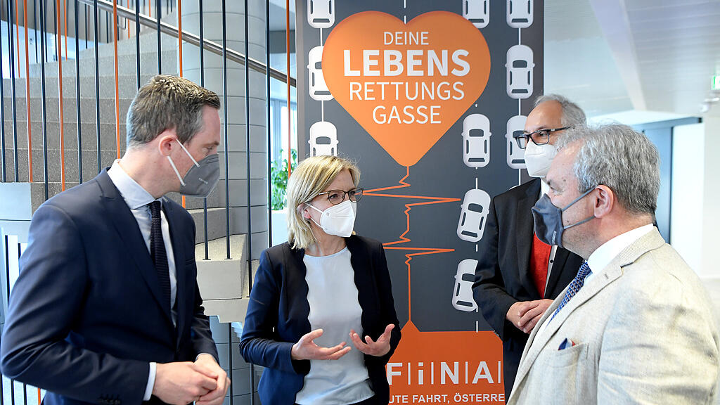 Gewessler Fiala Hufnagl Foitik zehn Jahre Rettungsgasse