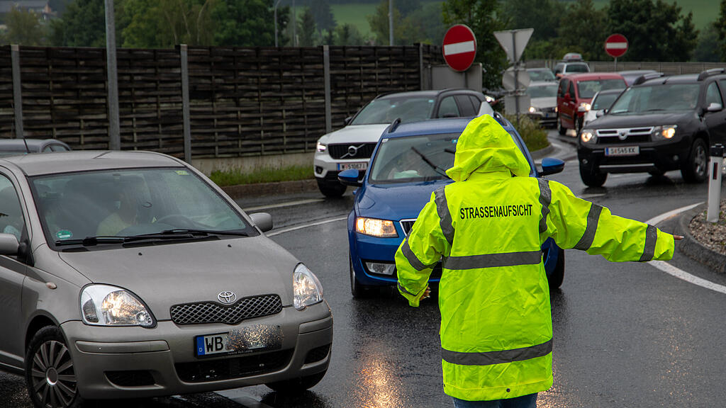 Abfahrtssperren, A10, Stau, Reiseverkehr, B159