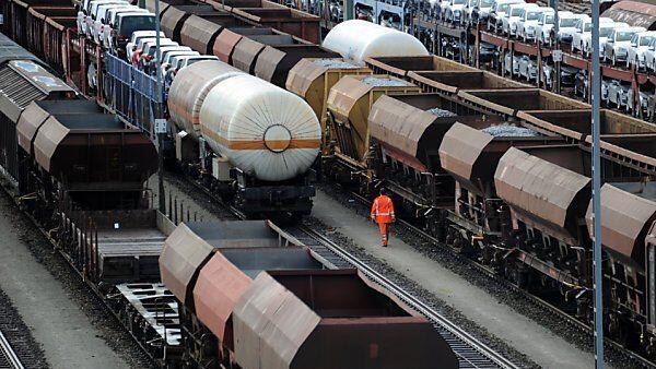 Schiene weiterhin weit hinter Lkw-Transport zurück