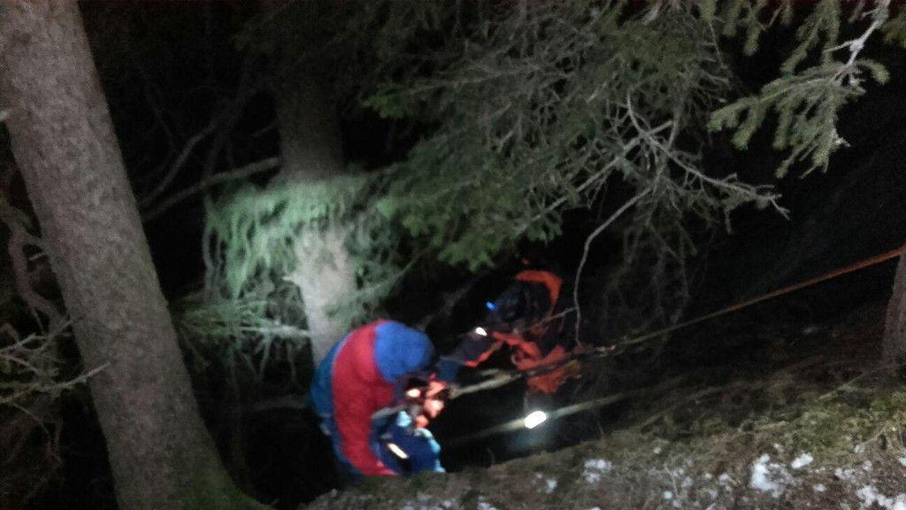 Skitourengeher aus Felswand gerettet