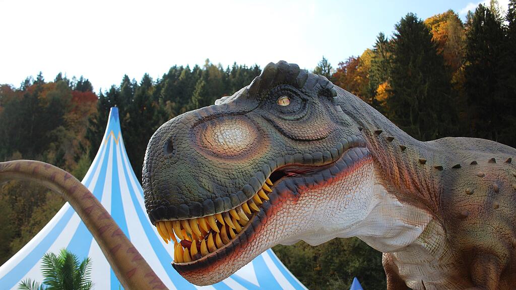 "Big King Dinosaurier of Animatronic" in Bischofshofen