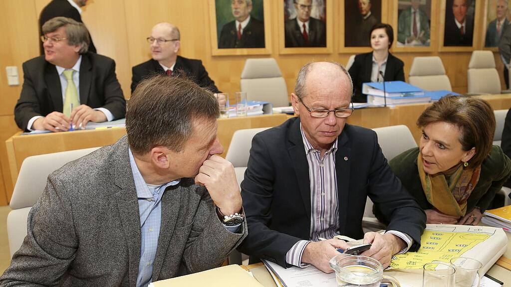 Der Portfolio-Abbau sei in der Zielgeraden, informierte LHstv. Christian Stöckl (Mitte) am Mittwoch.