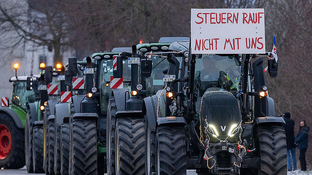 Deutsche Bauern protestieren gegen Streichung von Subventionen