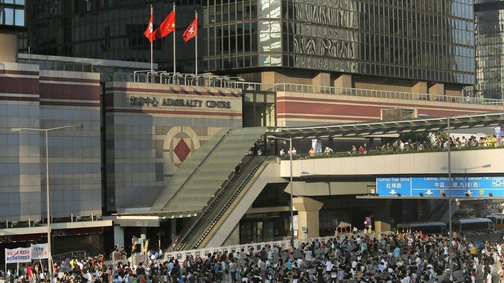 Demonstranten legen Hongkong lahm