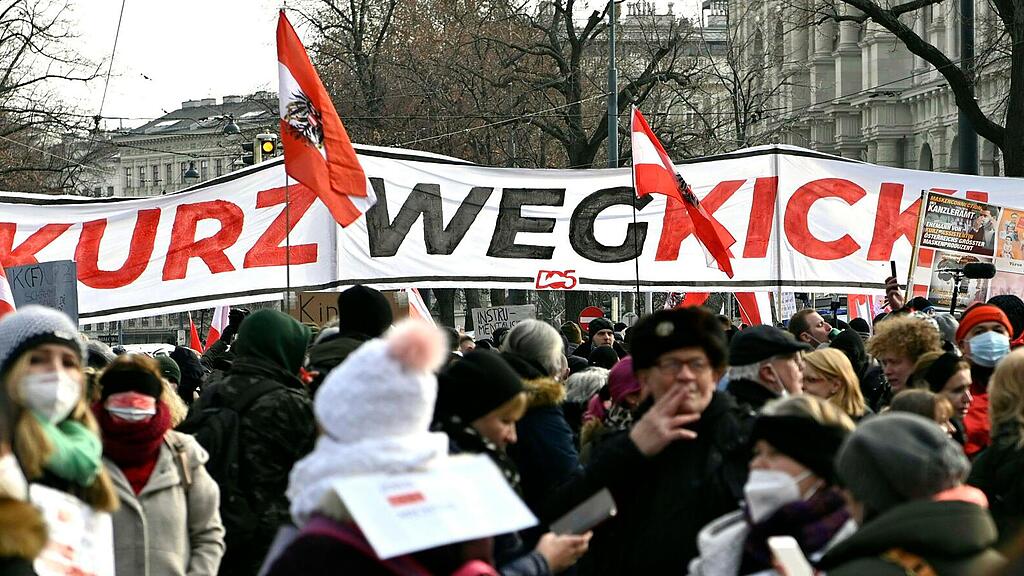 Verbotene Corona-Demo in Wien von Polizei begleitet