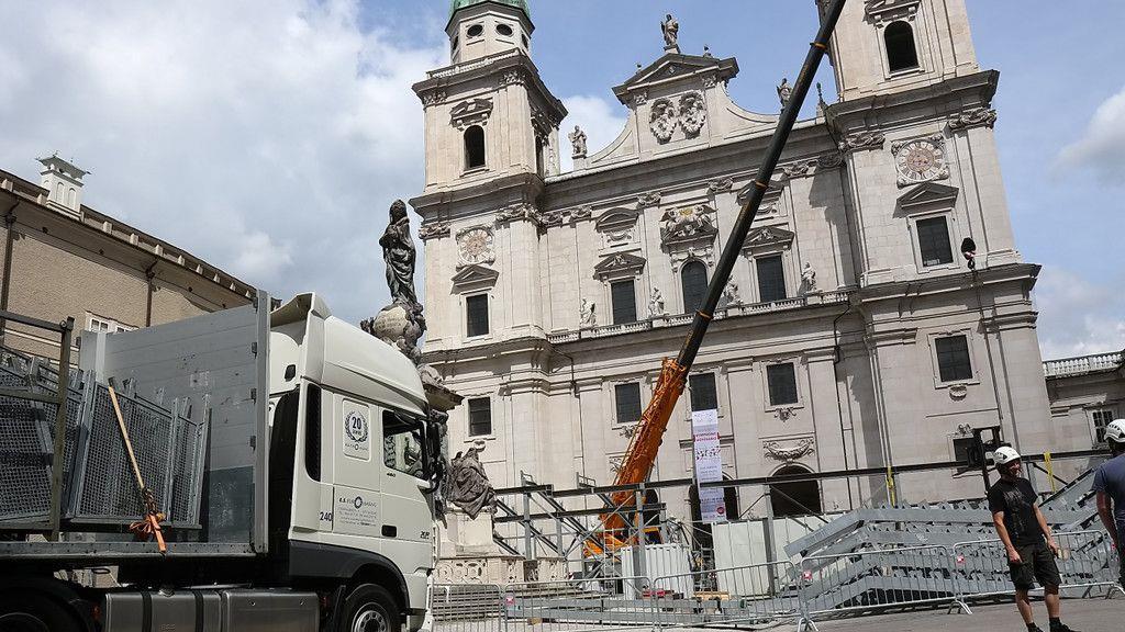 "Jedermann": Aufbauarbeiten am Domplatz