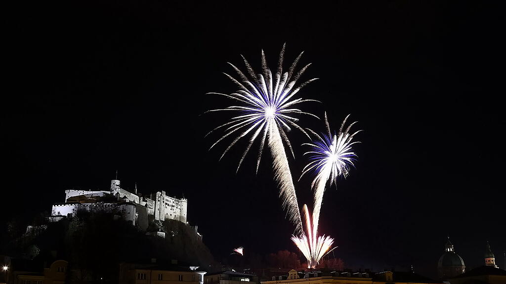 Silvesterfeuerwerk 2021\/22 in der Stadt Salzburg