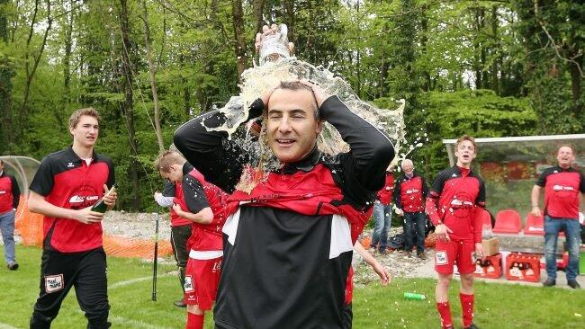 Mit dem Westliga-Titel würde sich Anif-Coach Thomas Hofer die Krone in seiner Trainerlaufbahn aufsetzen.