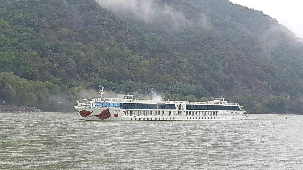 Das Schiff fing mitten auf der Donau Feuer.