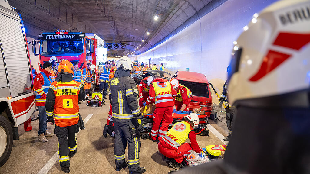 Große Einsatzübung im Lieferinger-Tunnel