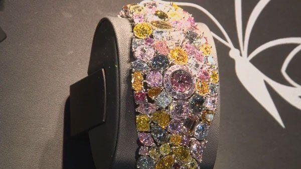 Schmuckstück mit farbigen Diamanten ist 40 Millionen Euro wert.