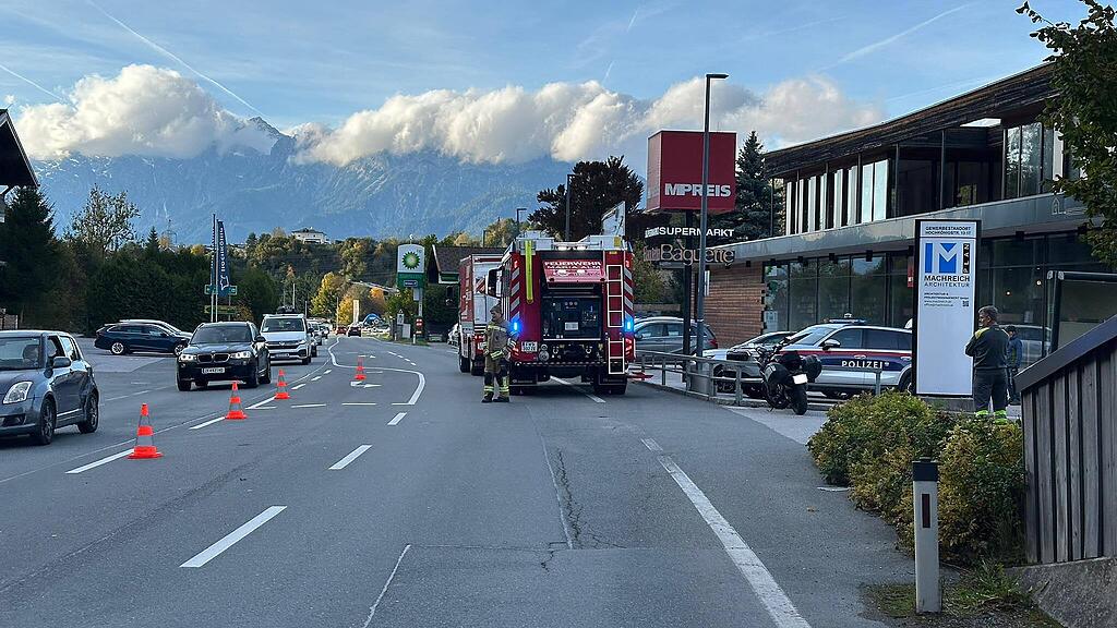 Motorrad kracht in Maria Alm gegen Auto: Biker verletzt