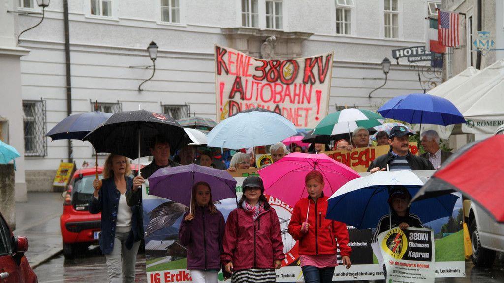 Demonstration 380 kv Mozartplatz
