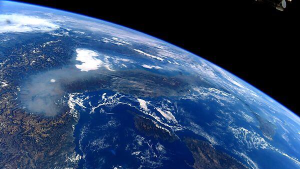 Auf dem Satellitenbild ist der Smogschleier gut zu sehen