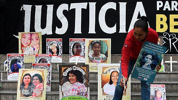 Protest in Honduras im Jahr 2016 wegen Morden an Dutzenden Frauen
