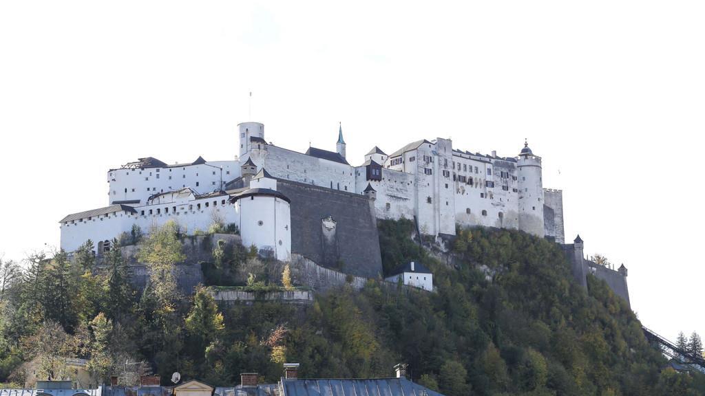 Sturm beschädigt Festung: Bilder von der Festung