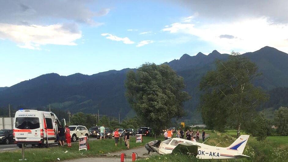 Das Flugzeug find nach dem Absturz Feuer.