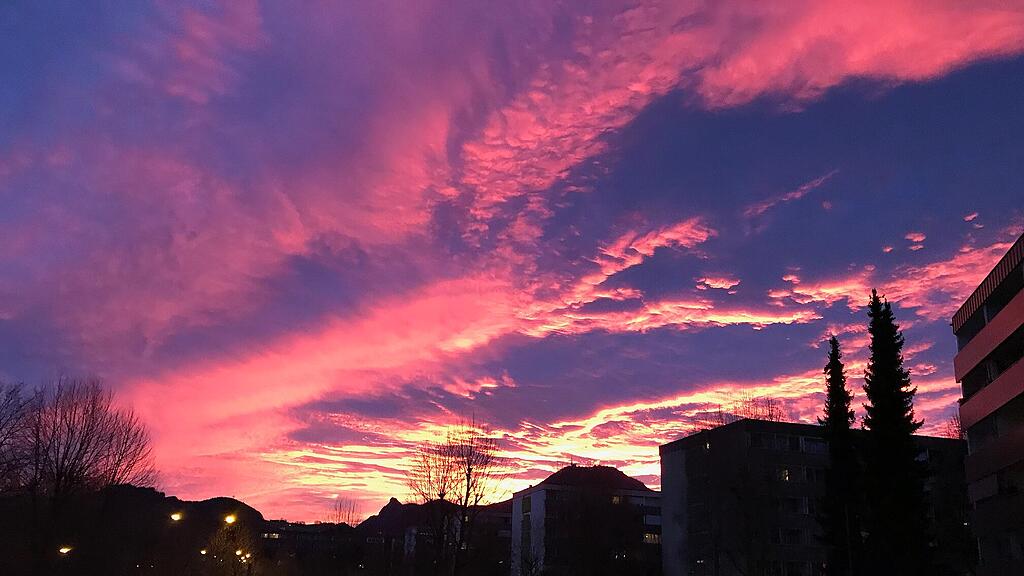 Wundersch\u00f6ner Sonnenaufgang \u00fcber Salzburg III