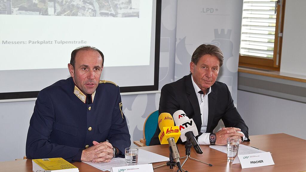 Landespolizeidirektor Franz Ruf und Karl-Heinz Pracher vom Landeskriminalamt.