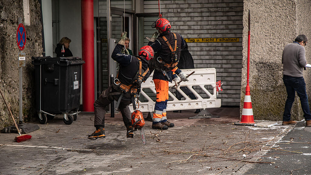 Bergputzer in der M\u00f6nchsbergwand im Einsatz